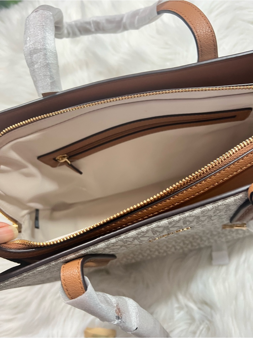Michael Kors Signature Tote in Vanilla and Acorn - Picture 6 of 10